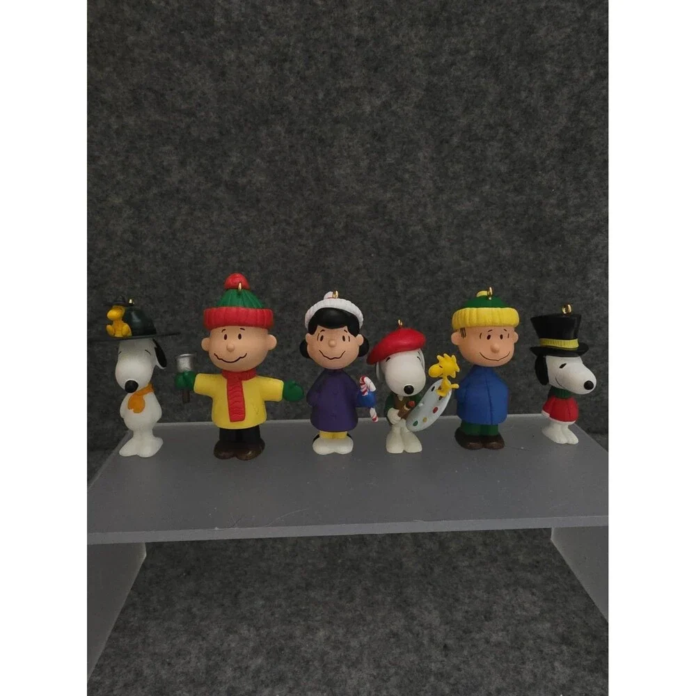 Hallmark Peanuts Lot Of 7 Charlie Brown Snoopy Lucy Keepsake Ornaments And Tree